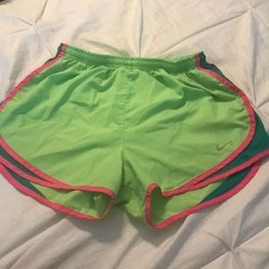 NIKE SHORTS SIZE M